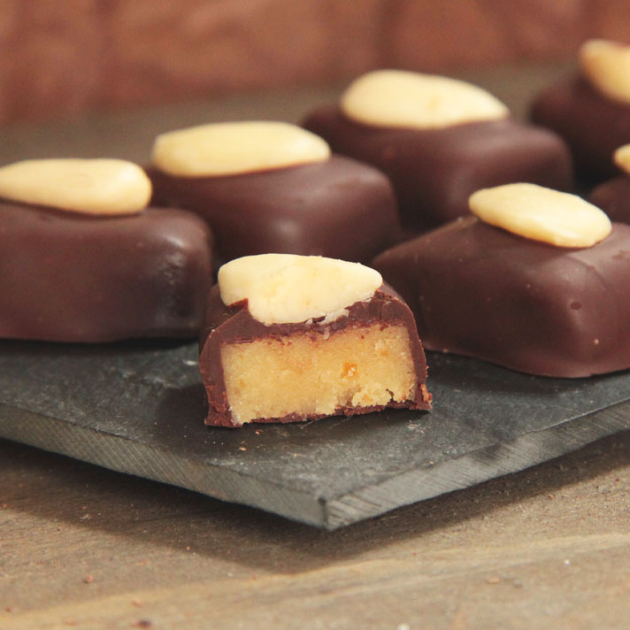 Bonbons de Chocolat à la Pâte d’Amande