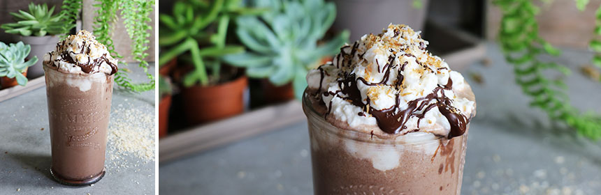 Recette de chocolat chaud au lait de coco et à la chantilly