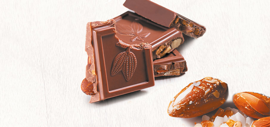 Milk chocolate bar with almonds, caramel and fleur de sel - kaoka brand