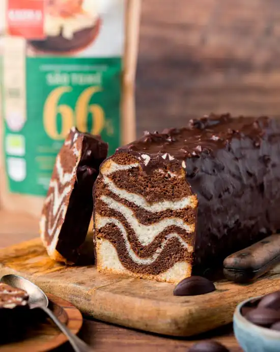Cake-marbre-chocolat-noir-couverture-66-cacao-saotome