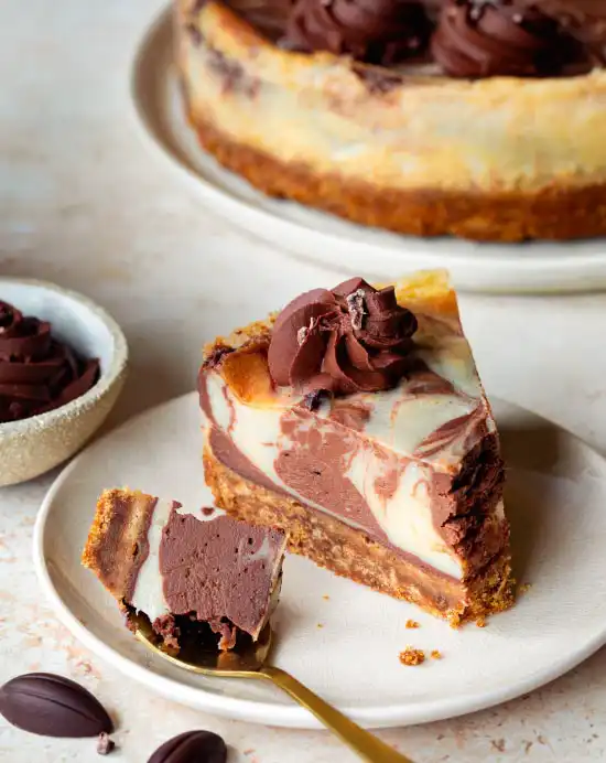 Part de cheesecake vegan au chocolat noir 72% Kaoka