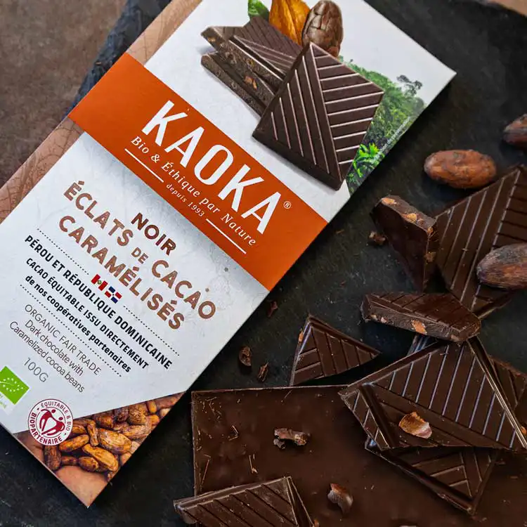 Tablette de chocolat noir 70% cacao aux éclats de cacao caramélisés de la marque Kaoka