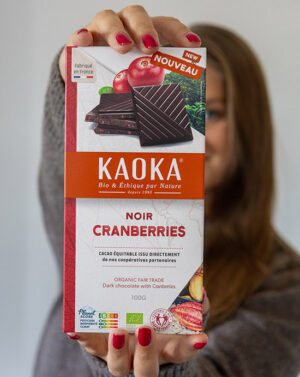 Tablette de chocolat noir aux cranberries bio et équitable de la marque Kaoka