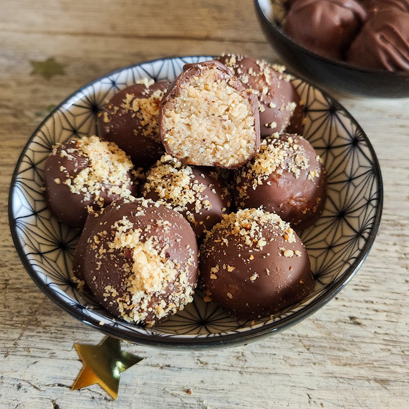 Recette de balls au chocolat au lait, cacahuètes et noisettes