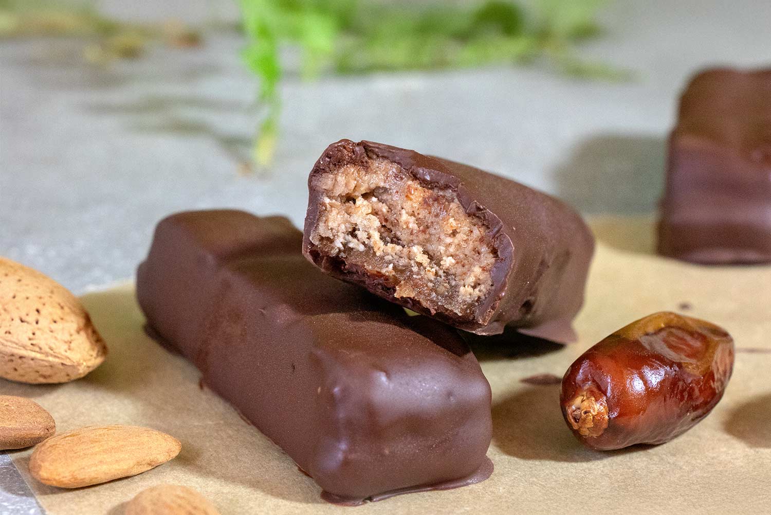 Recette de barres au chocolat, amandes et caramel de dattes