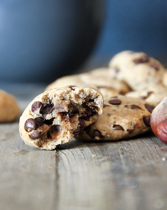 Recette de biscuits moelleux aux noisettes et pépites de chocolat noir