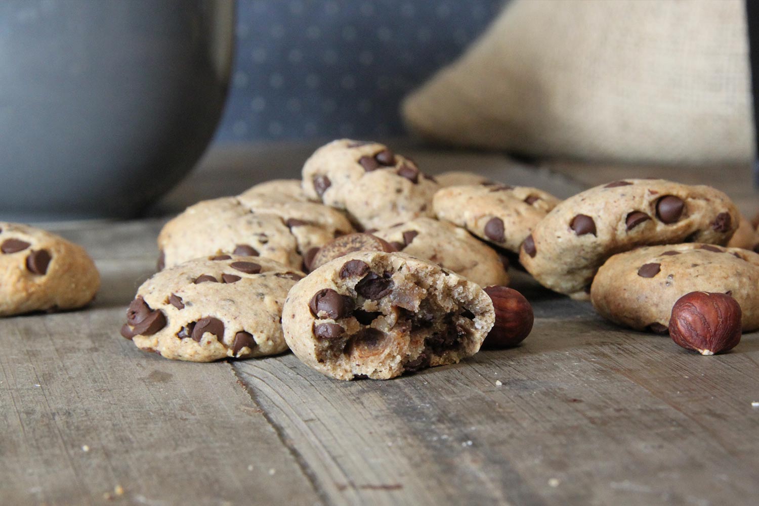 Recette de biscuits moelleux aux noisettes et pépites de chocolat noir