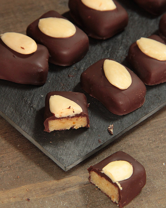 Recette de bonbons de chocolat à la pâte d'amande