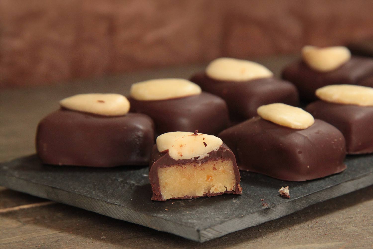 Recette de bonbons de chocolat à la pâte d'amande