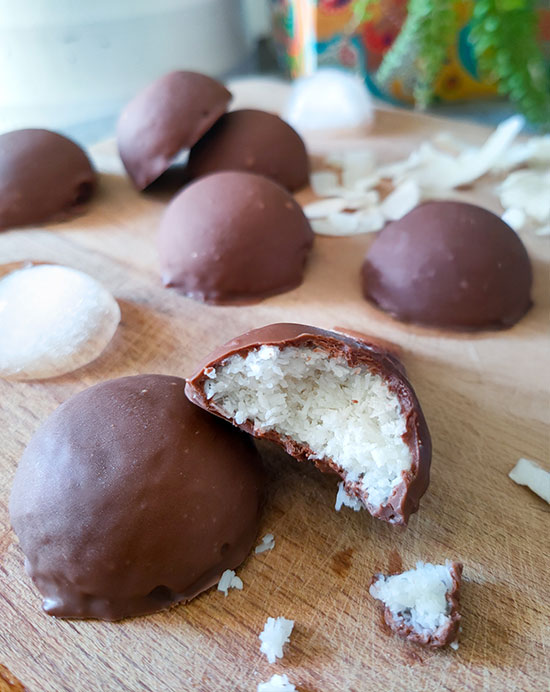 Recette de bouchées glacées à la noix de coco et enrobées de chocolat au lait