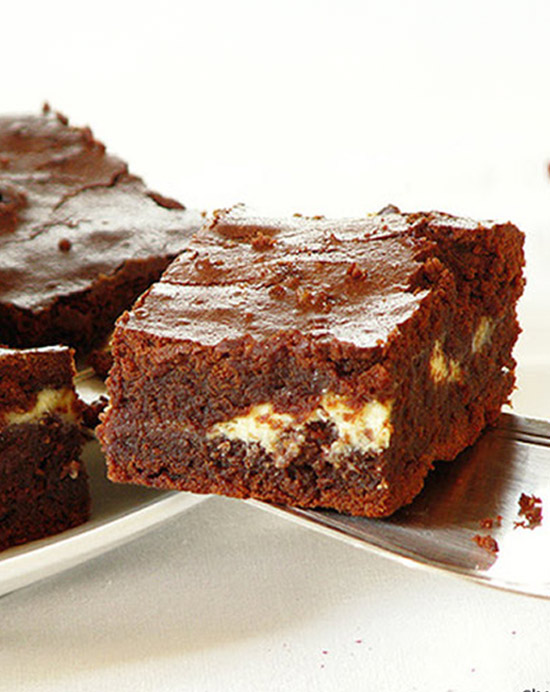 Recette de brownie au chocolat noir et blanc et à l'huile essentielle d'orange