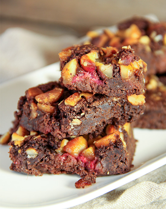 Recette de brownies aux framboises et noix de macadamia