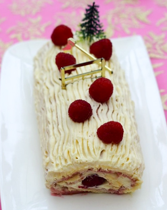 Recette de bûche au chocolat blanc et aux framboises