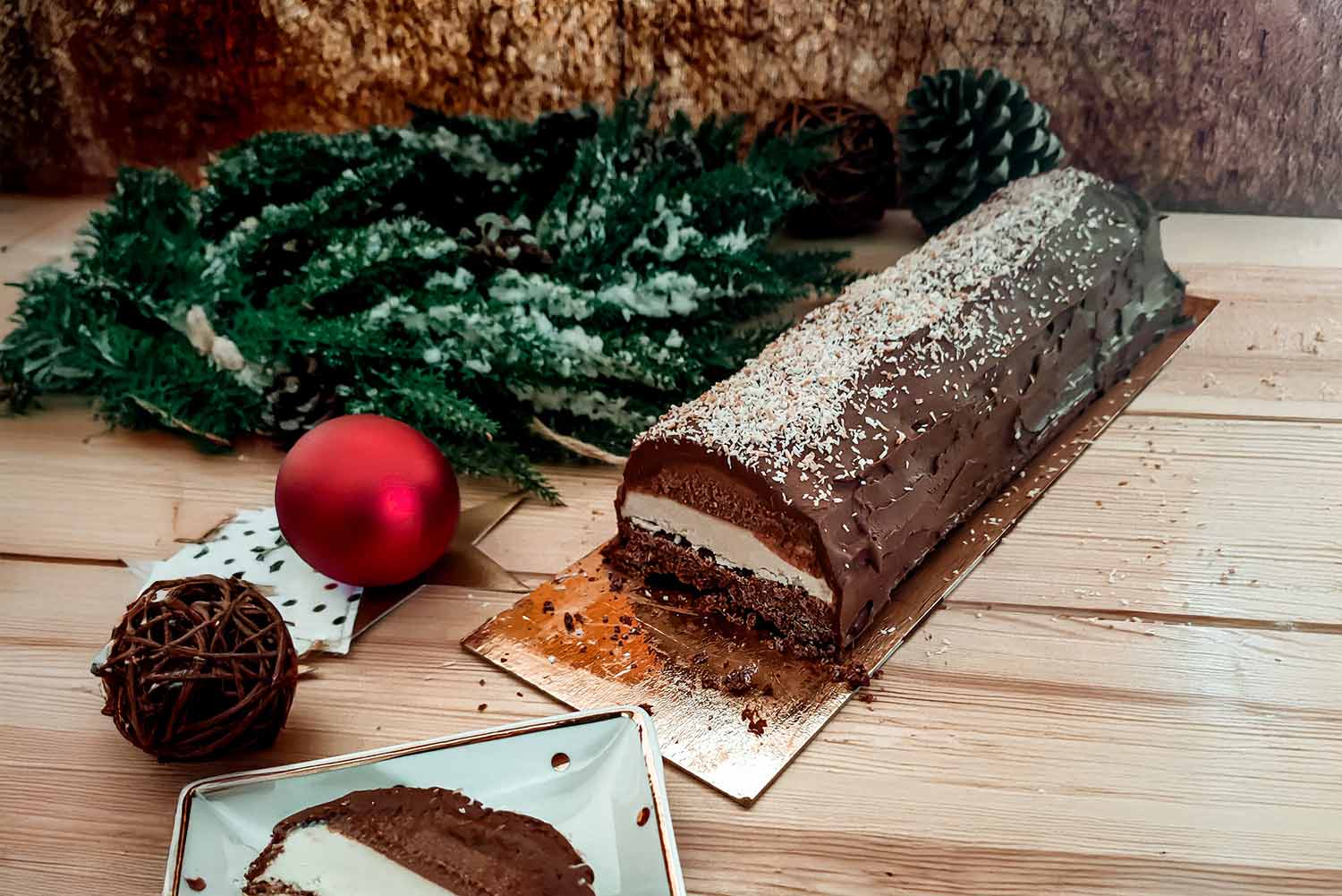 Recette de bûche vegan à la noix de coco, au cacao et sans cuisson