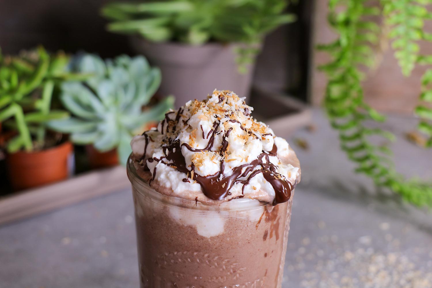 Recette de chocolat chaud au lait de coco, et à la chantilly noix de coco