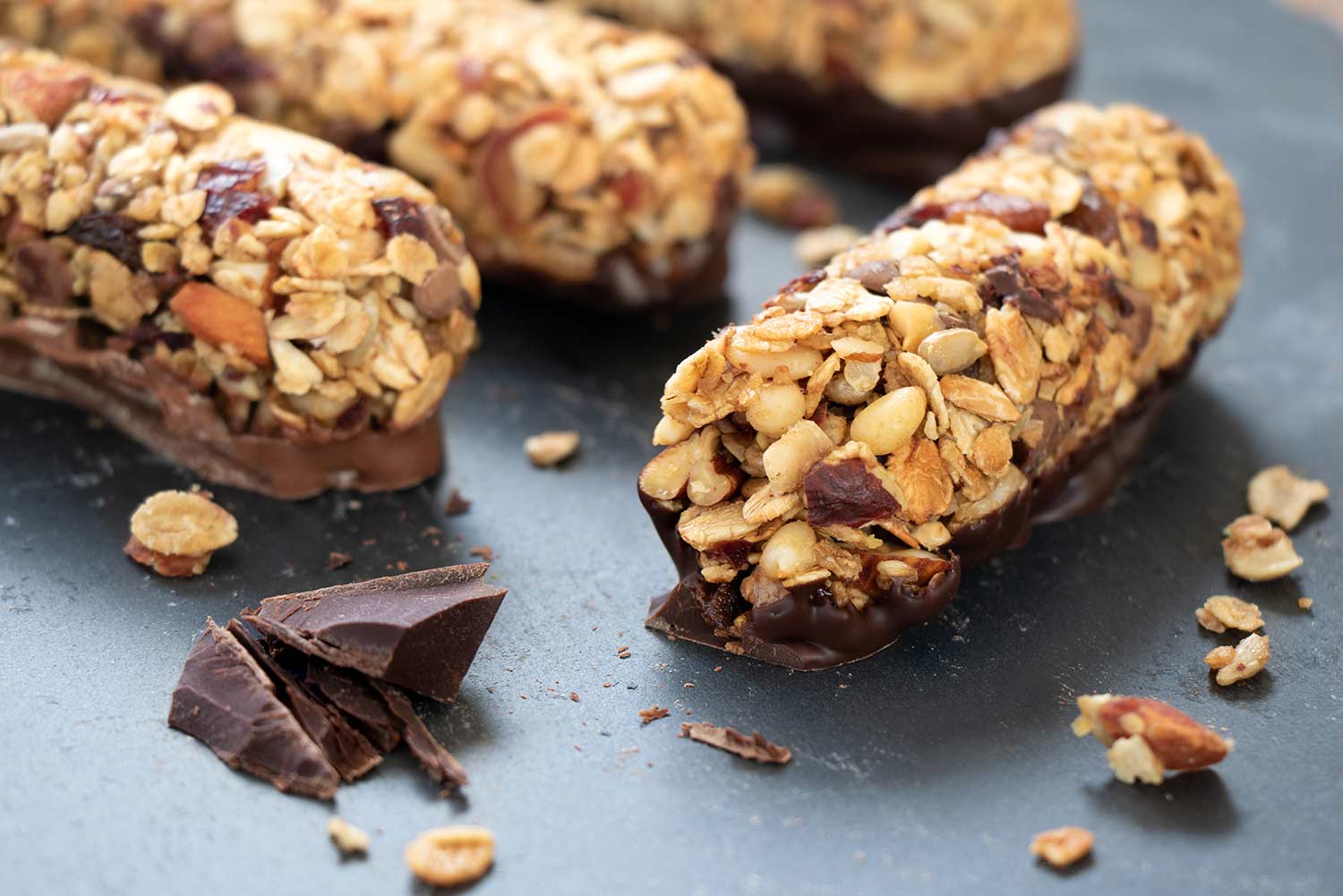 Recette de barres de céréales aux pépites de chocolat noire et enrobées de chocolat noir