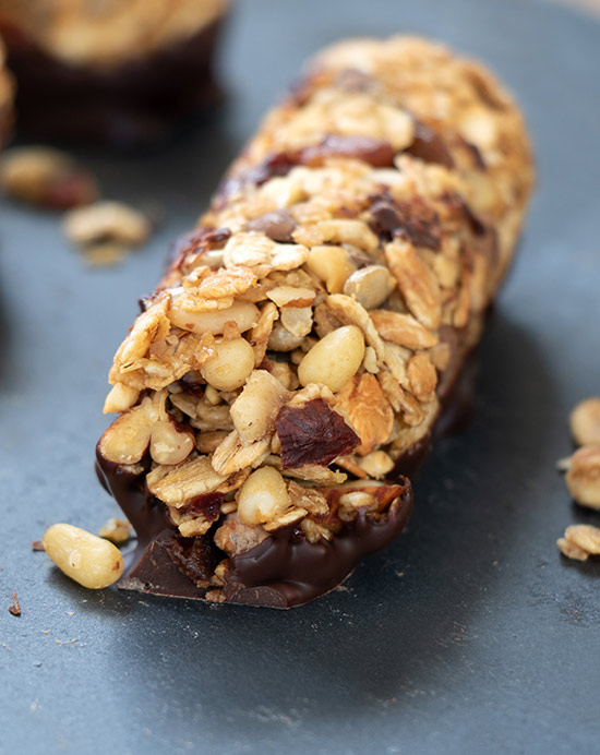 Recette de barres de céréales aux pépites de chocolat noire et enrobées de chocolat noir