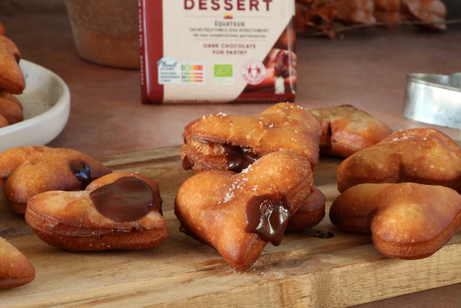 Recette de beignets en forme de cœur fourrés au chocolat noir