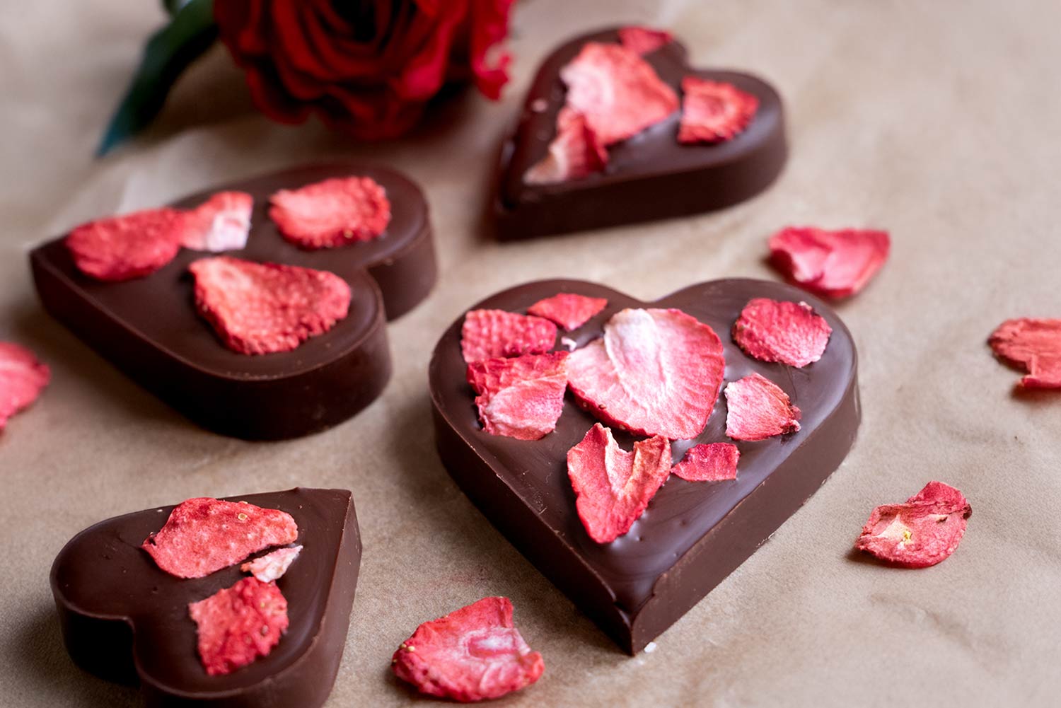 Recette de cœurs en chocolat noir et au praliné