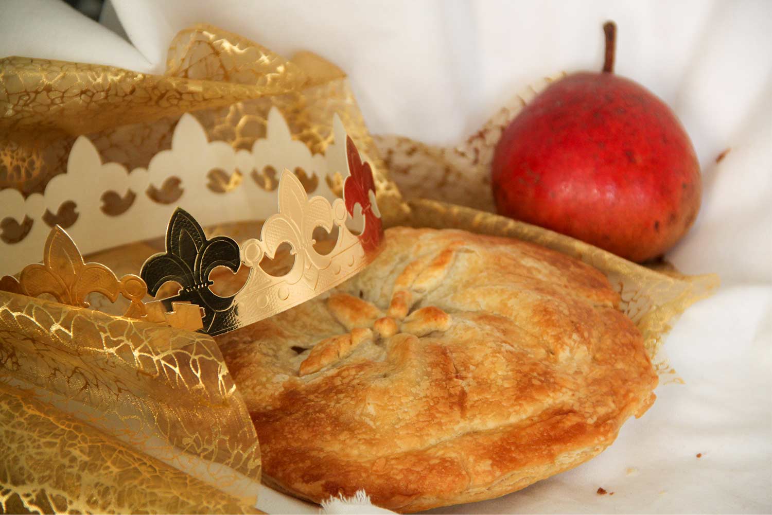 Galette des rois aux amandes, aux poires et au chocolat au lait