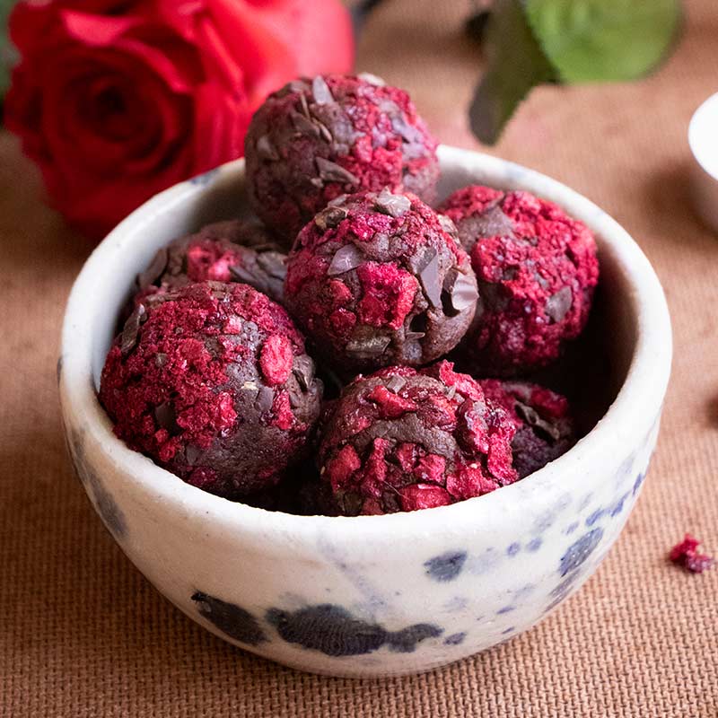 Recette d'energy balls aux cerises, chocolat noir et cacao