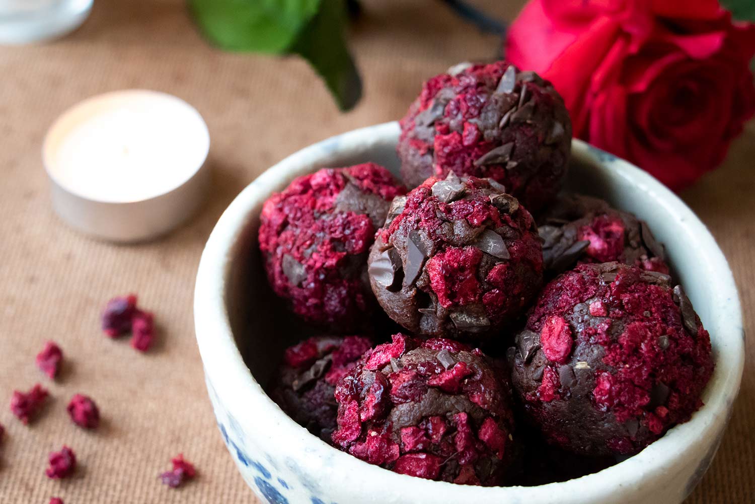 Recette d'energy balls aux cerises, chocolat noir et cacao