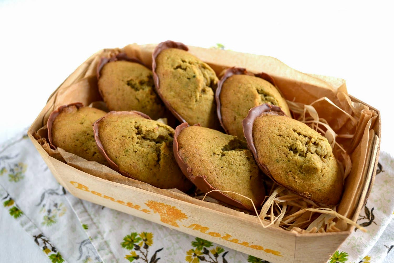 Recette de madeleines au thé matcha et coque au chocolat au lait