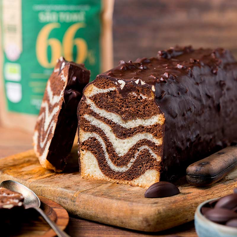 Recette de cake marbré vegan avec un glaçage rocher au chocolat