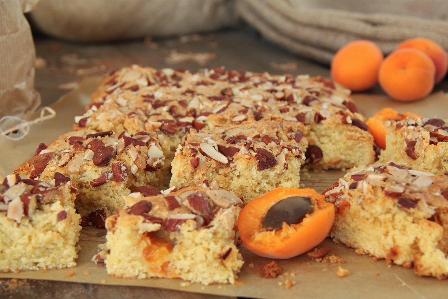 Recette de moelleux au chocolat blanc, aux abricots et aux amandes