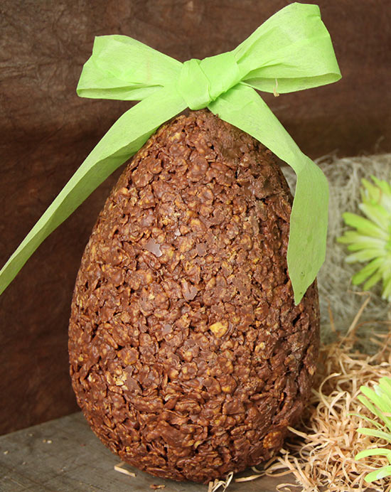 Recette d'œuf de pâques géant aux cornflakes et chocolat au lait