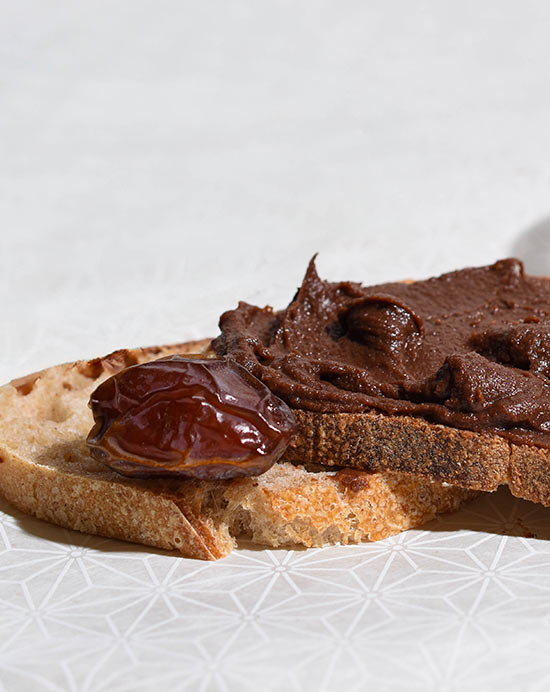 Recette de pâte à tartiner au chocolat noir et aux dattes