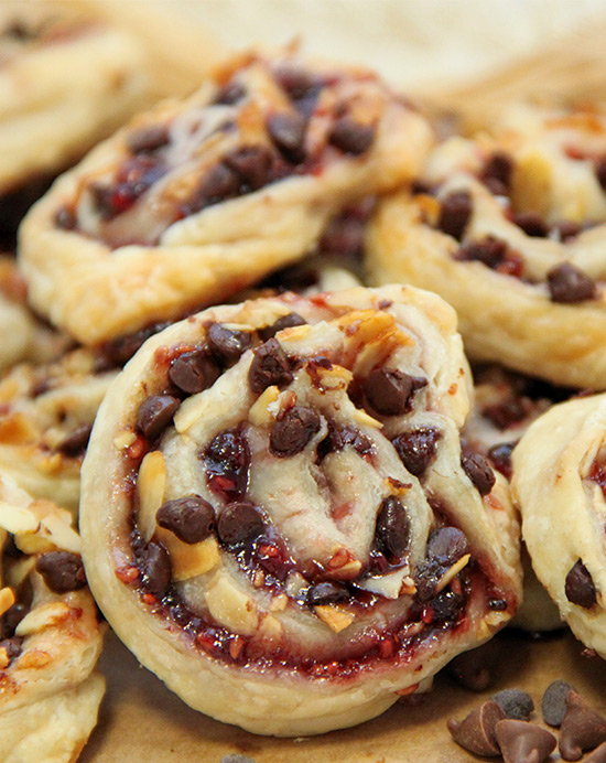 Recette de roulés feuilletés aux framboises et aux pépites de chocolat