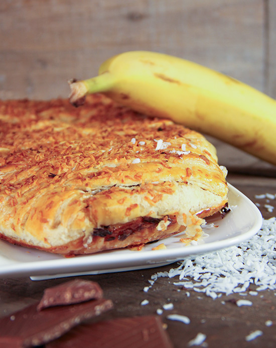 Recette de tresse feuilletée à la banane, noix de coco et au chocolat au lait