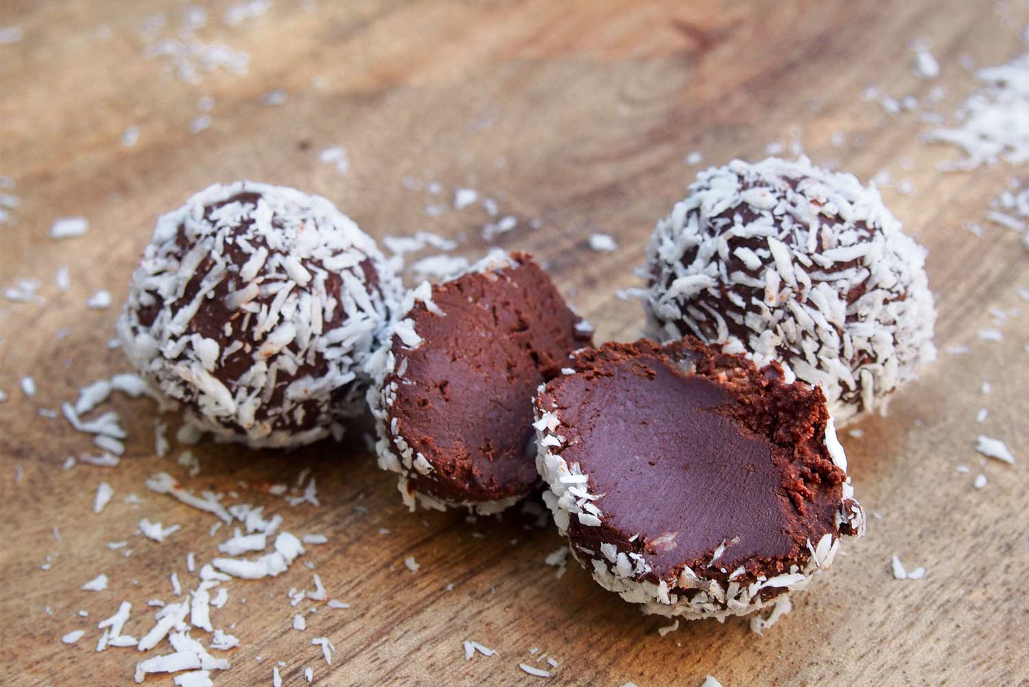 Truffes fondantes au chocolat noir et à la noix de coco