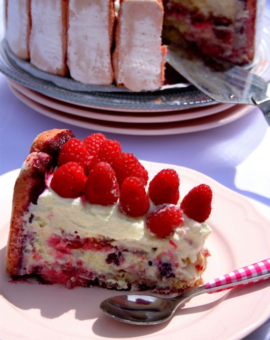 Recette de charlotte au chocolat blanc et aux framboises