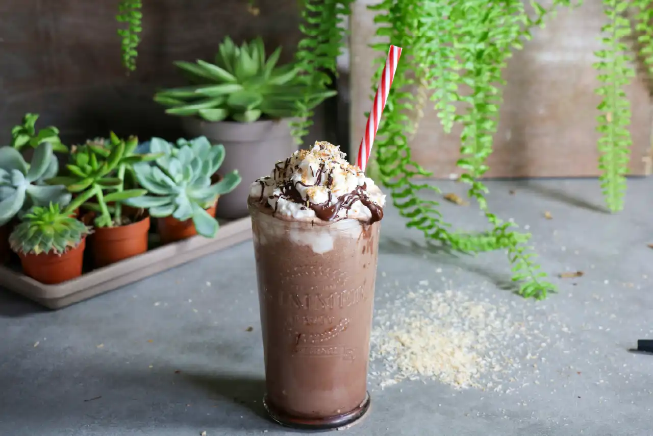 Recette de chocolat chaud au lait de coco, et à la chantilly noix de coco