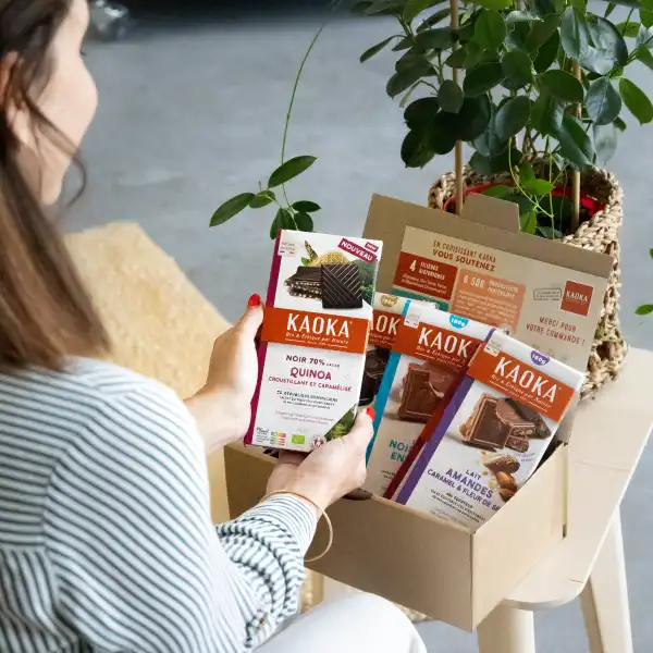 Ouverture d'un colis de chocolat kaoka