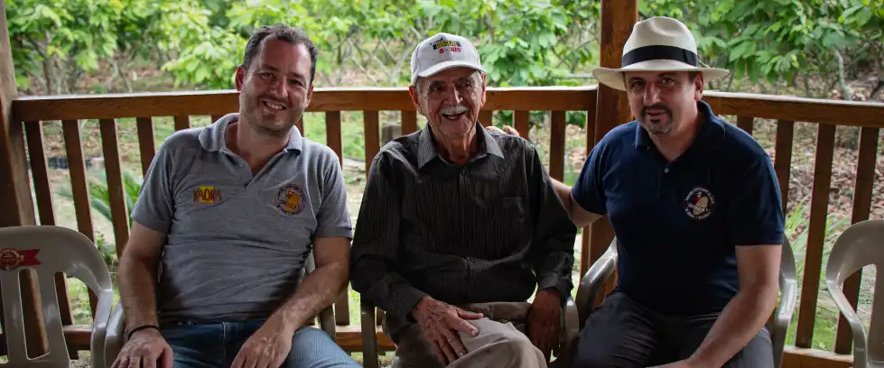 Guy Deberdt, directeur général de Kaoka, Don Vitaliano producteur de cacao, Sébastien Balmisse directeur filières de Kaoka - Équateur 2023